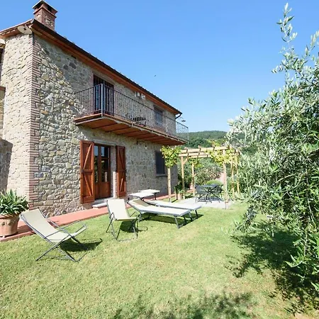 Semesterbostad Gosparini Sleeps 10 Pool Wifi Corgna