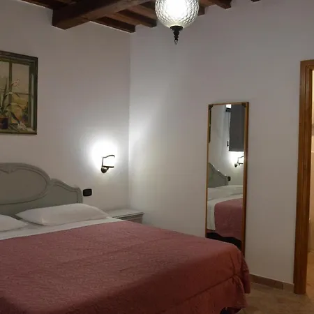 Gosparini Sleeps 10 Pool Wifi * Corgna