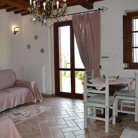 Semesterbostad Gosparini Sleeps 10 Pool Wifi Corgna
